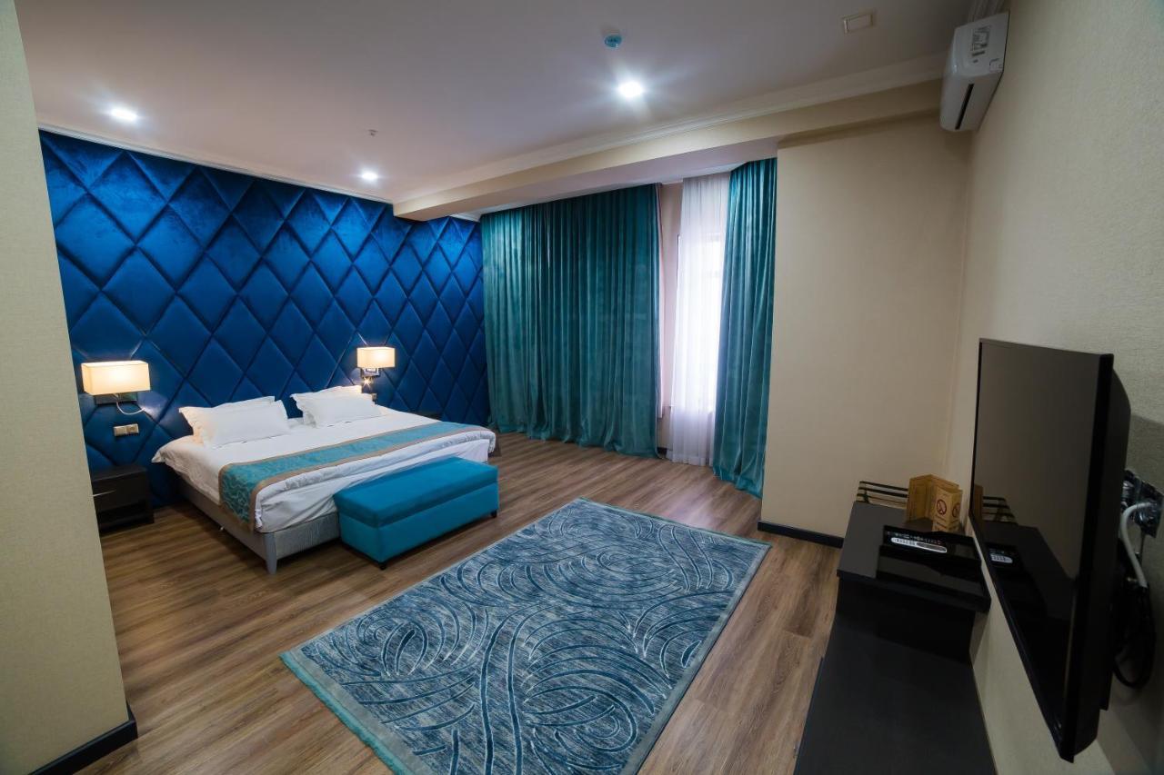Golden Hotel Бишкек Экстерьер фото