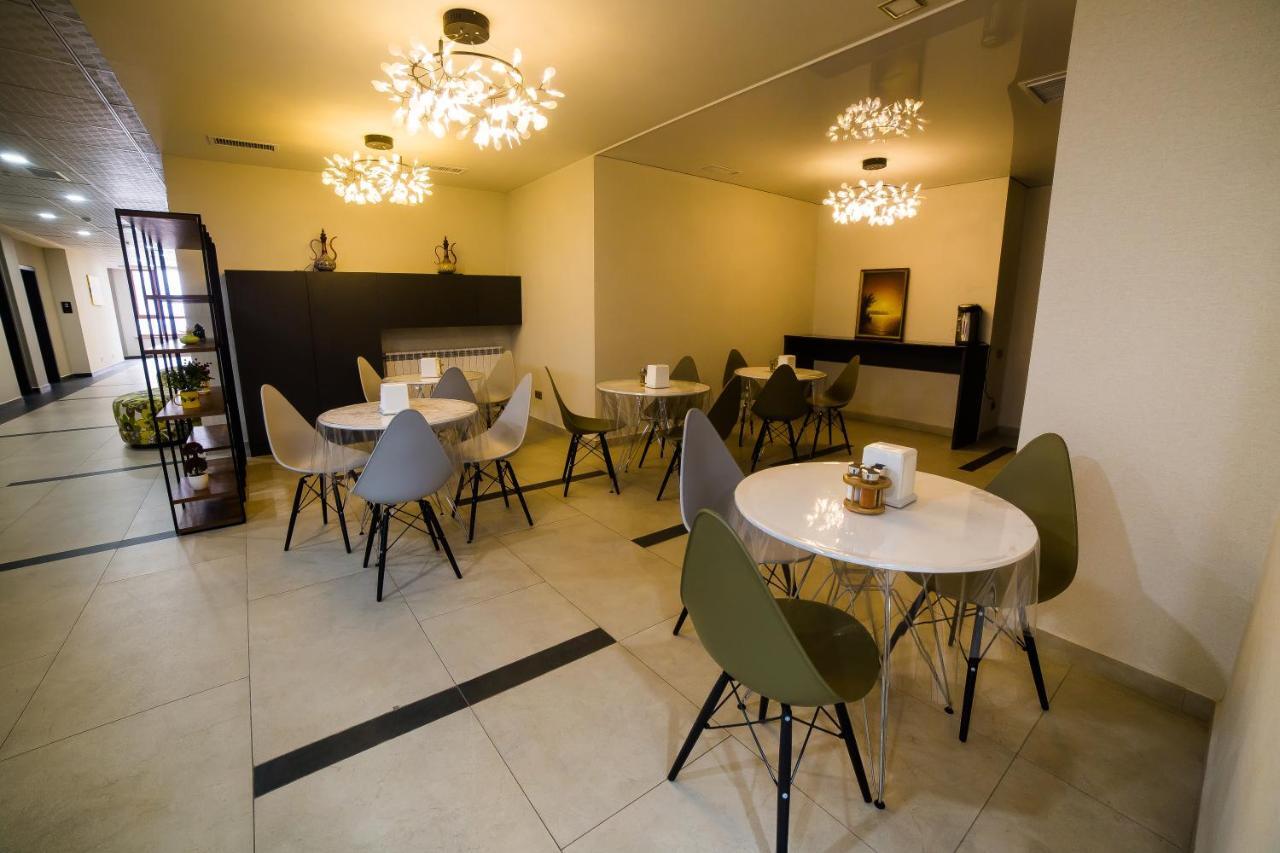 Golden Hotel Бишкек Экстерьер фото